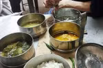 Ăn cơm chan nước mắt, lao động bị giữ lại trái phép ở Ả Rập tiếp tục kêu cứu
