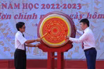 Lễ khai giảng đặc biệt với khoảnh khắc thầy và trò cùng gióng trống khai giảng