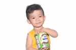 Những nguy cơ tiềm ẩn từ sữa ngoại không rõ nguồn gốc