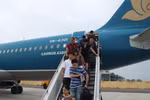 Tăng phụ thu giá vé bay dịp hè: Quá vô lý, chỉ có ở Vietnam Airlines!