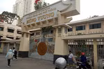 Con thi trượt, nhưng vẫn đưa về trường mình học là Hiệu trưởng chưa gương mẫu