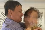 Thêm nhiều hình ảnh nhạy cảm nghi của Hiệu trưởng với học viên cao học