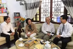 Ông Võ Văn Thưởng thăm, chúc mừng Giáo sư Trần Hồng Quân