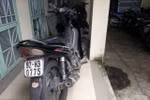 Nam thanh niên điều khiển xe máy tông vào cảnh sát giao thông