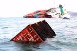 Vụ đâm tàu ở Vũng Tàu: Gần 700 container hàng đang chìm dần xuống biển