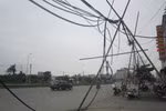 Cột chống dây điện treo thòng lọng bẫy người Hà Nội