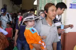 Bệnh nhi bị cắt nhầm bàng quang ra Hà Nội phẫu thuật