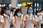 Hơn 300 chiến sĩ áo trắng từ Hải Dương vào Thành phố Hồ Chí Minh chống dịch