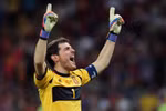 Casillas bất ngờ yêu cầu trọng tài dừng trận chung kết EURO sớm