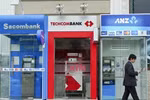 Hưởng lợi ngàn tỷ, ngân hàng vẫn kêu lỗ vì ATM