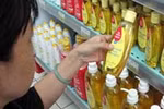 Hàng hiệu trẻ em: Lo sợ nhiễm độc từ dầu gội đến bình sữa