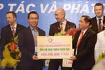 FrieslandCampina Việt Nam tặng 60 con bò cho Hội Chữ thập đỏ