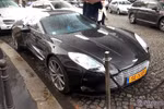 Siêu xe Aston Martin One-77 bị tiền đạo Samuel Eto'o 'bỏ rơi'