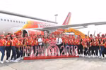 Dàn người đẹp dự thi Hoa hậu Việt Nam rạng rỡ trên chuyến bay Vietjet 