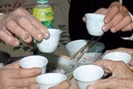 Hiểm họa chết người từ ngộ độc rượu bia dịp cuối năm 
