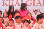 Cô hiệu trưởng mong muốn học sinh hiểu biết và tôn trọng sự khác biệt của bạn bè