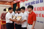 ĐHQGHN tuyên dương, khen thưởng 6 HS đoạt huy chương Vàng Olympic quốc tế 