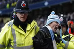 Fan cuồng 21 tuổi của Man City tấn công Ferdinand 'ăn năn hối lỗi'