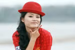 Hot girl Việt điệu đà cổ vũ M.U thắng Aston Villa