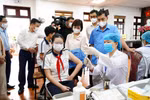 Chủ tịch thành phố Hải Phòng đến động viên học sinh tiêm vắcxin phòng Covid-19