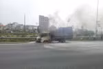 Xe tải bốc cháy ngùn ngụt gần Thiên đường Bảo Sơn