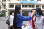 Chùm ảnh học sinh khối 12 Đà Nẵng ngày đầu trở lại trường