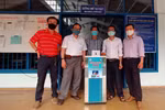 Giảng viên bắt tay chế tạo máy rửa tay sát khuẩn tự động để chống dịch Covid-19
