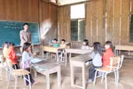 Thầy giáo đi bộ hết tuổi thanh xuân để gieo chữ trên những bản cao