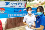 Những chiếc máy tính đi mượn tiếp sức cho thí sinh vùng cao Quảng Trị