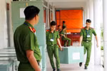 Hoà Bình: Phá sóng, cách ly 3 vòng tại khu vực in sao đề thi tốt nghiệp