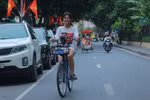 Học sinh, sinh viên thích thú với dịch vụ xe đạp công cộng ở Hà Nội