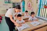 Nhận thấy sự quan trọng của BHYT, có phụ huynh nhờ GV ứng tiền mua cho con