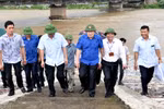 Phó Thủ tướng Trịnh Đình Dũng thị sát, chỉ đạo ứng phó với mưa lũ
