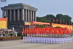 Đừng coi Đảng là thánh sống, chỉ tuyệt đối đúng