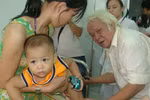 “Ông già Ozon” và các chuyên gia đối nhau chan chát