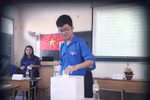 Chàng thủ khoa biết 4 ngoại ngữ và quan niệm về công việc tốt nhất
