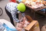 Trước dịch cúm H7N9: Gà đông lạnh vẫn bán tràn lan trong chợ