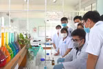 Ngành Hóa học: Nơi tuyển sinh khả quan, nơi chật vật "tìm" sinh viên