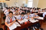 Đồng phục học sinh “miếng bánh ngon” cho hiệu trưởng
