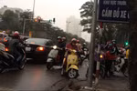 Nhiều ông bố, bà mẹ đang dạy con coi thường pháp luật
