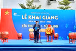 Ban Mai School: 3.000 HS, thầy cô, cha mẹ tặng sách, cây trong "Khai giảng xanh"
