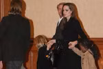 Gia đình Brangelina phục sức sang trọng đi nghe hòa nhạc
