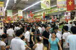 Siêu thị 'ăm ắp' hàng bán Tết dương lịch 2013 