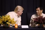 Ông Rodrigo Duterte lại xoay trục trở lại Mỹ?