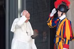  Giáo hoàng thay thế Tư lệnh Cảnh vệ Vatican vì quá cứng nhắc