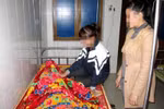 Nữ sinh đánh bạn dã man bật khóc bên giường bệnh