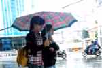 Ảnh: Sài Gòn chợt nắng, chợt mưa