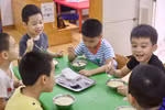 Trẻ em mầm non Hà Nội trở lại trường học: Một ngày nhiều cảm xúc
