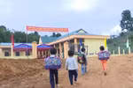 Năm mới, thầy cô mong mức lương xứng đáng để không phải "chân trong, chân ngoài"