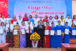 Tạp chí trao 160 suất quà tới thầy trò vượt khó đạt thành tích trong dạy và học
